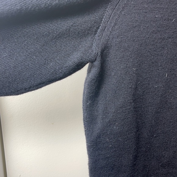 NWOT DSquared2 100%virgin wool turtleneck. Size L - Picture 10 of 11